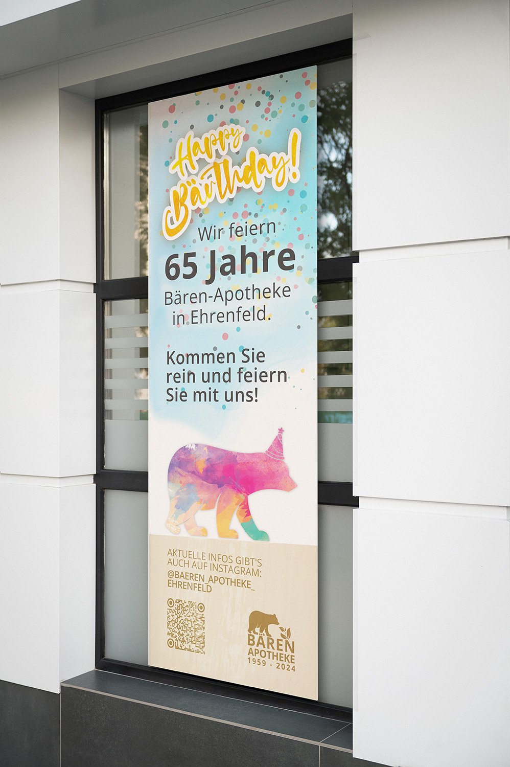 Werbebanner im Schaufensterbereich
